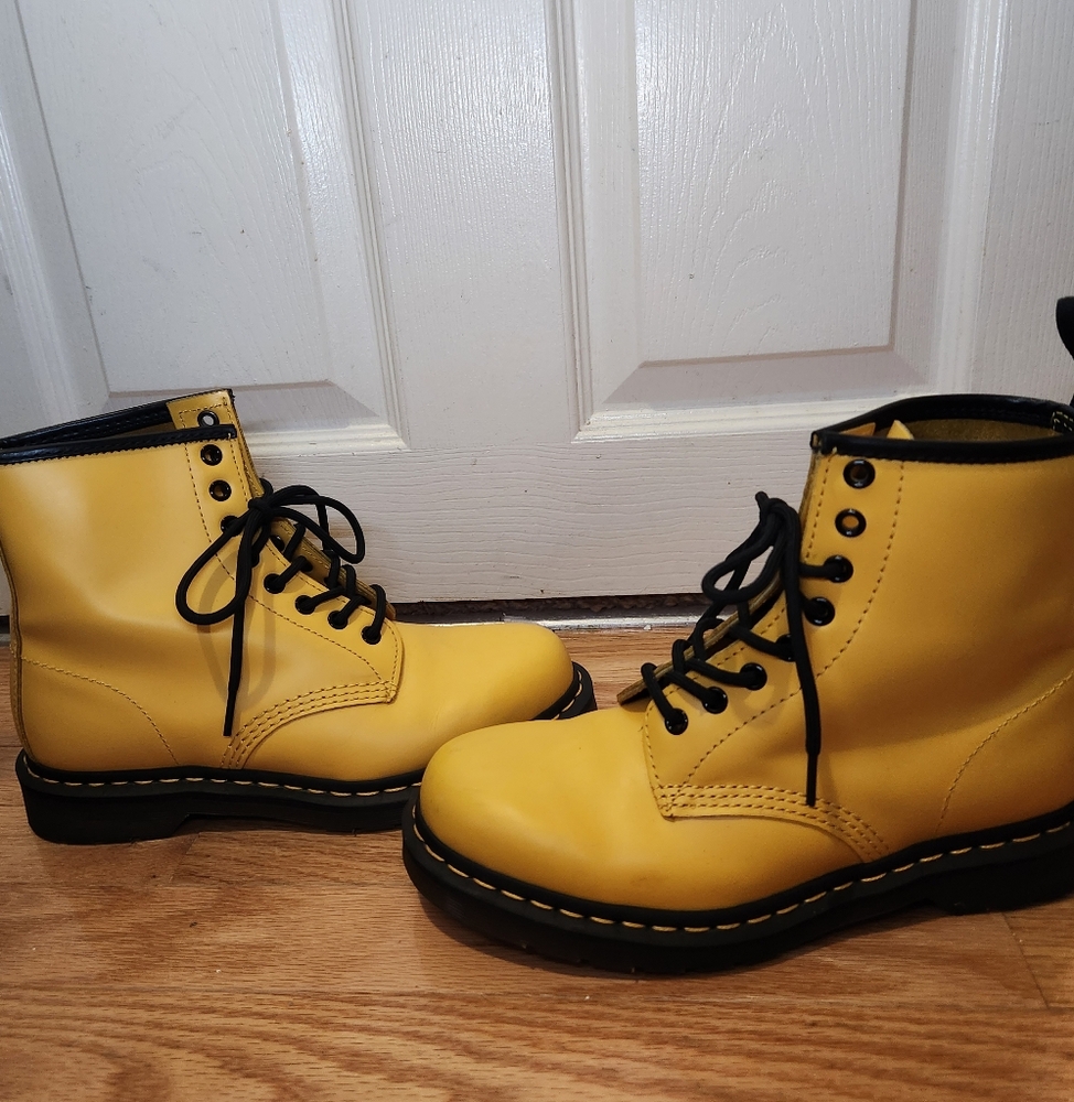 Dr. Martens Men's 1460 Yellow Smooth Leather 8-eye
